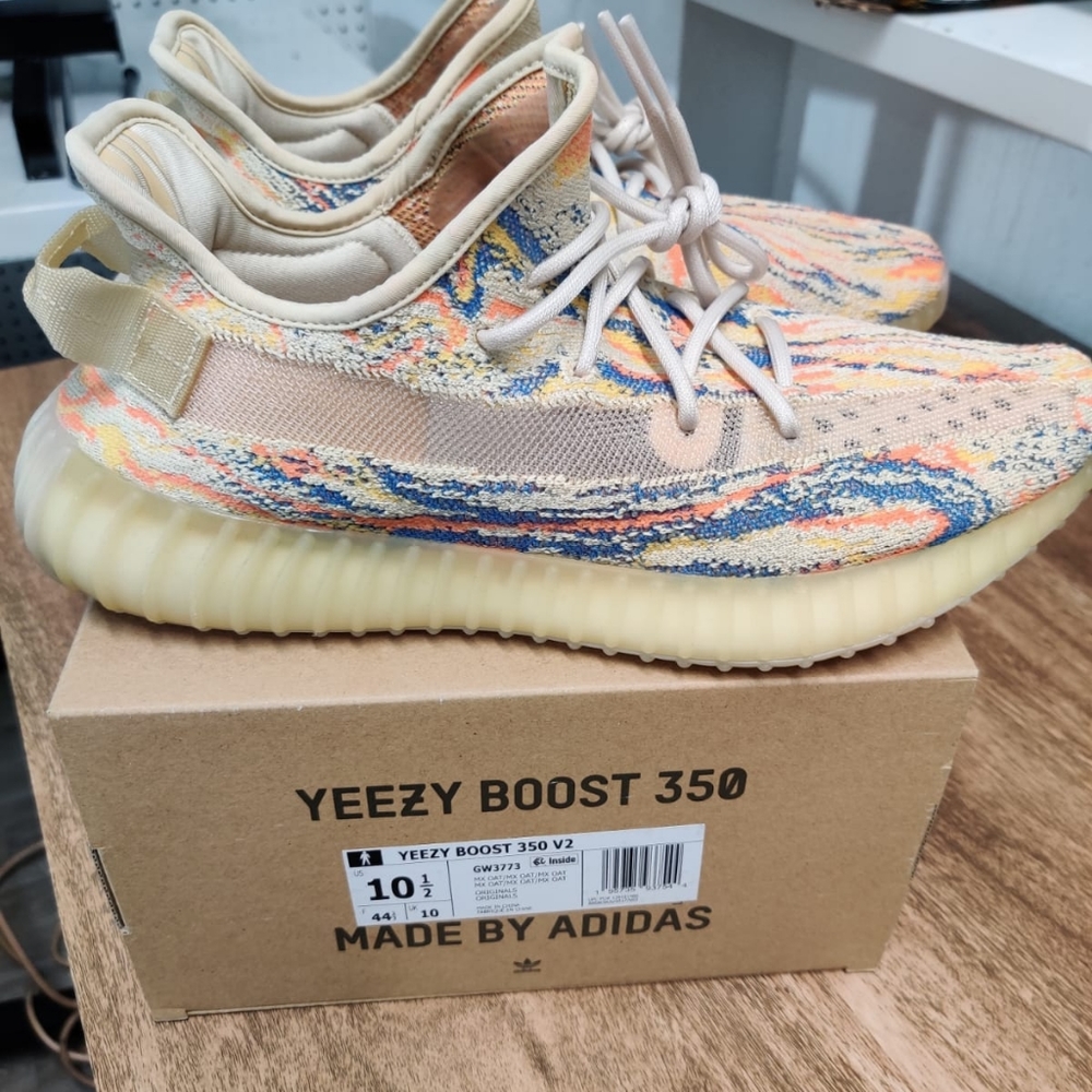 YEEZY BOOST 350 V2 "MX Oat" size 10.5